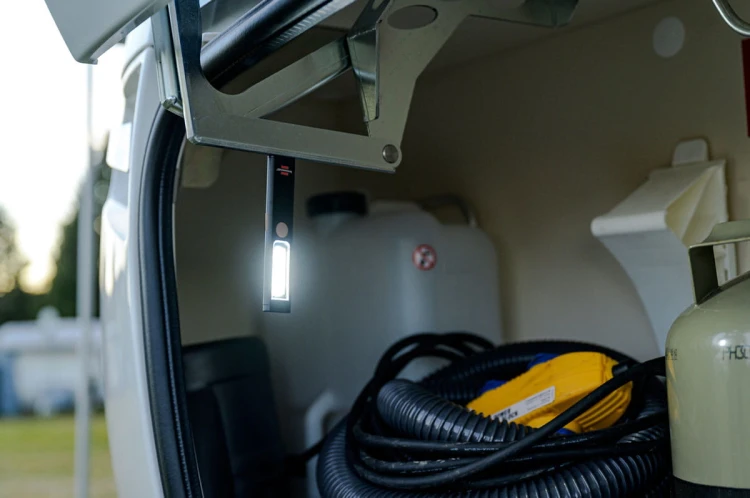 1175590100-8.jpgLatarka akumulatorowa LED PL 200 AC lampa inspekcyjna COB Brennenstuhl 1175590100