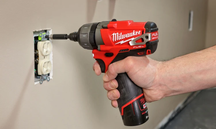 Wiertarko - wkrętarka Milwaukee M12CD