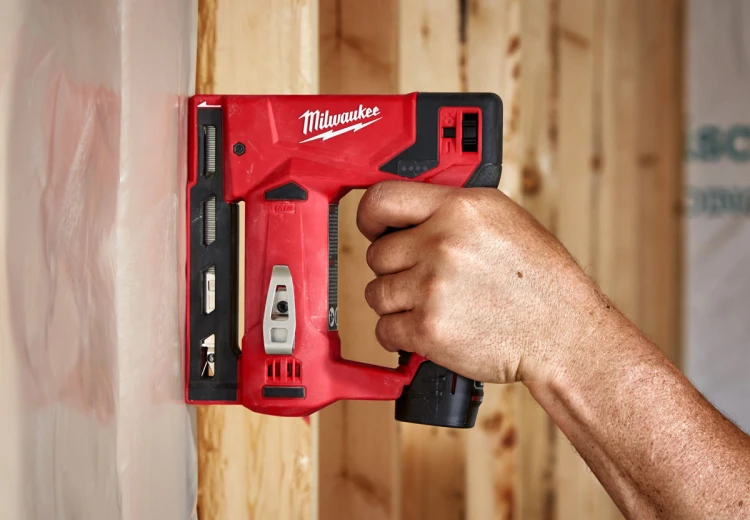 Zszywacz akumulatorowy Milwaukee M12BST