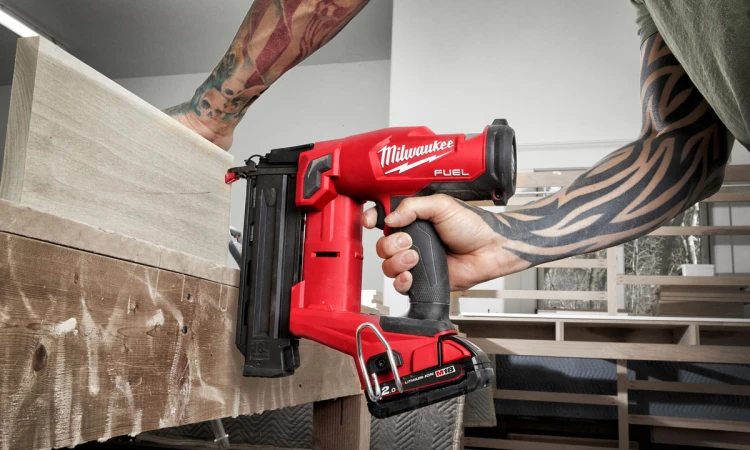 Sztyfciarka akumulatorowa Milwaukee M18FN18GS