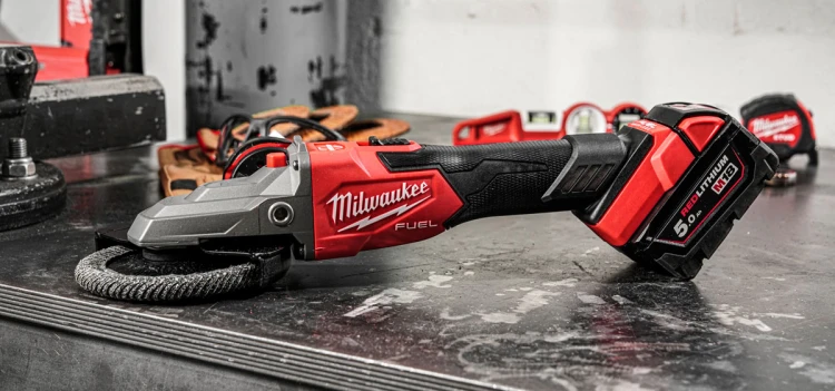 Szlifierka kątowa 125 mm z płaską głowicą Milwaukee M18FSAGF125XB z hamulcem i włącznikiem suwakowym