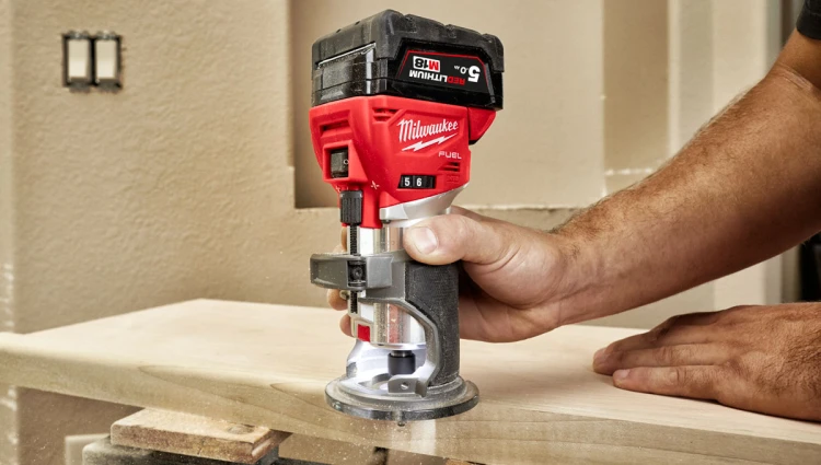 Frezarka górnowrzecionowa Milwaukee M18FTR8