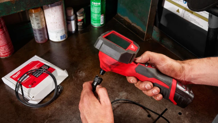 Kamera inspekcyjna Milwaukee M12ATB boroskop dla techników samochodowych