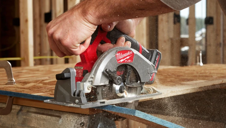Pilarka tarczowa 140mm Milwaukee M12FCS442 generacja 2