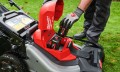 Kosiarka akumulatorowa Milwaukee M18F2LM46-802 M18 FUEL™ 2x aku. 8.0Ah FORGE, super ładowarka M18 DBSC, z napędem 46 cm na dwa akumulatory 4933499215
