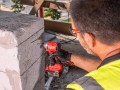 Kompaktowa zakrętarka udarowa Milwaukee M18™ M18BLIDRC-501 bezszczotkowa 1/4” Hex, 1x aku. 5.0Ah szybka ładowarka