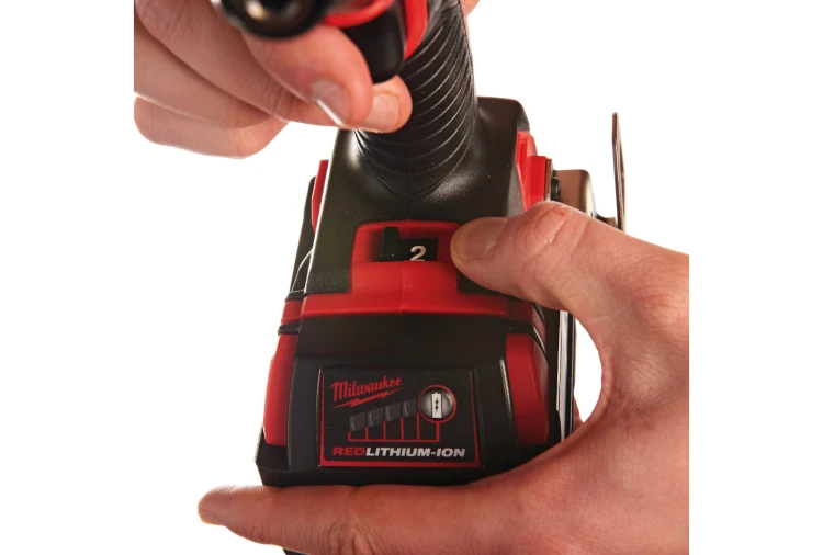 Kompaktowa zakrętarka udarowa Milwaukee M18BID-0 180Nm + 1x aku. 5.0Ah, bez ładowarki