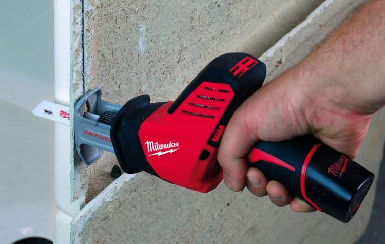 Zestaw Milwaukee M12: wiertarko-wkrętarka M12 BLDDRC, piła szablasta HACKZALL™ C12 HZ, 2x aku. 4.0 Ah, ładowarka, torba M12BLPP2A-402B 4933499692
