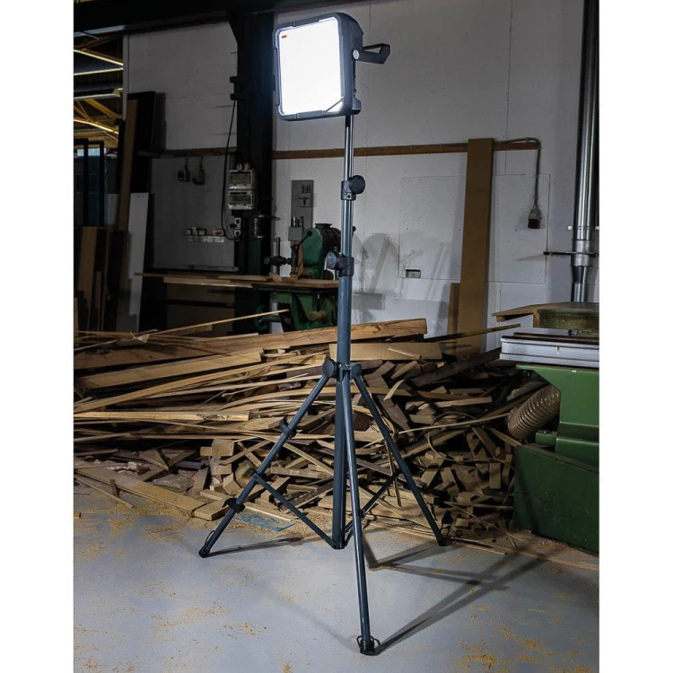 Akumulatorowa nieoślepiająca lampa robocza SCANGRIP 4000 lm VEGA 4 CONNECT 03.6104C