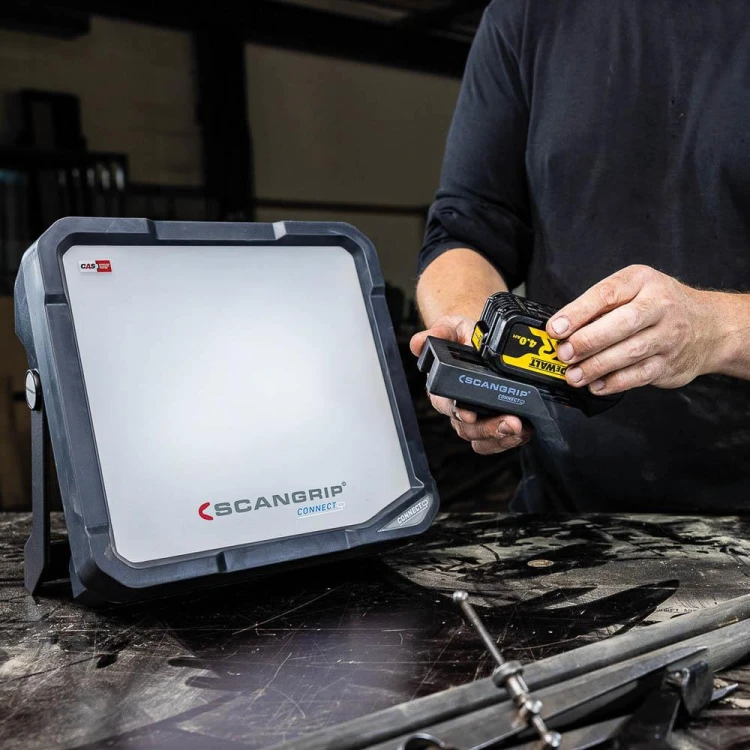 Akumulatorowa nieoślepiająca lampa robocza SCANGRIP 4000 lm VEGA 4 CONNECT 03.6104C