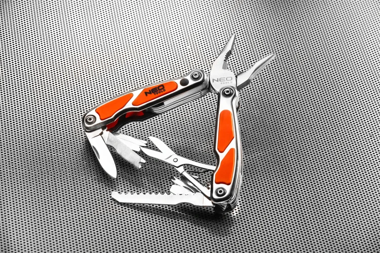 Narzędzie wielofunkcyjne NEO TOOLS z LED zestaw 12 szt.