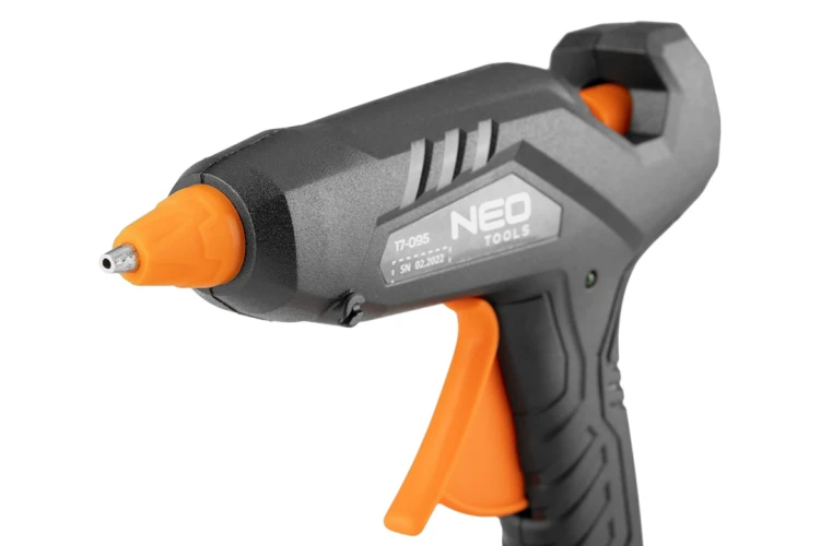 Pistolet klejowy NEO TOOLS 8 mm, 30W