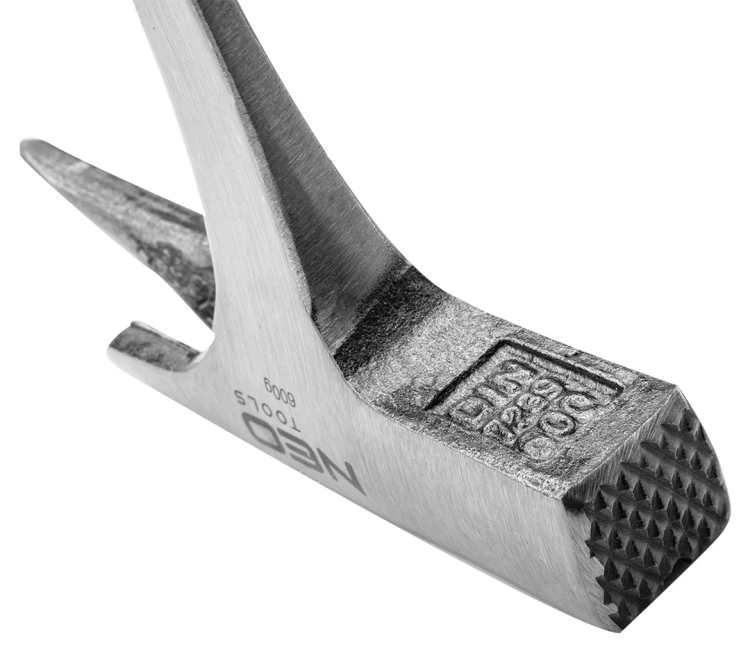 Młotek ciesielski NEO TOOLS 600 g, monolityczna konstrukcja