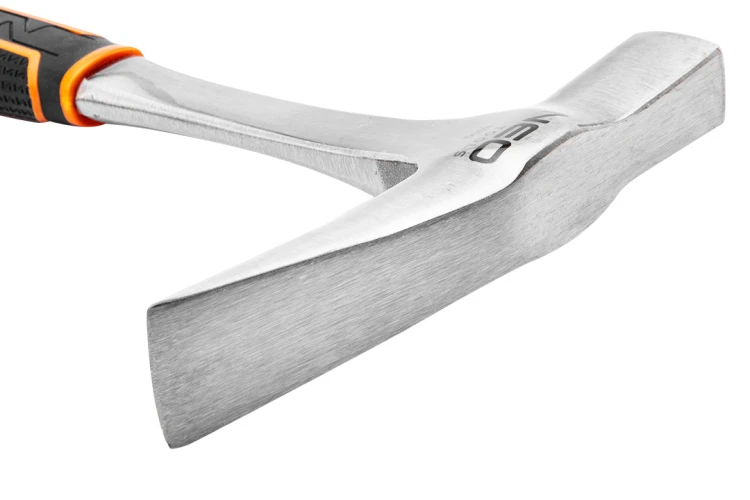 Młotek murarski NEO TOOLS wąski, reński 600 g, monolityczna konstrukcja