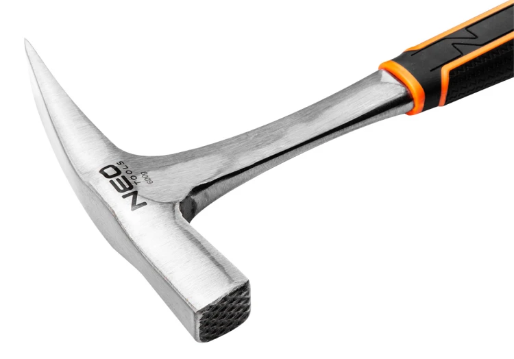 Młotek murarski NEO TOOLS wąski, reński 600 g, monolityczna konstrukcja
