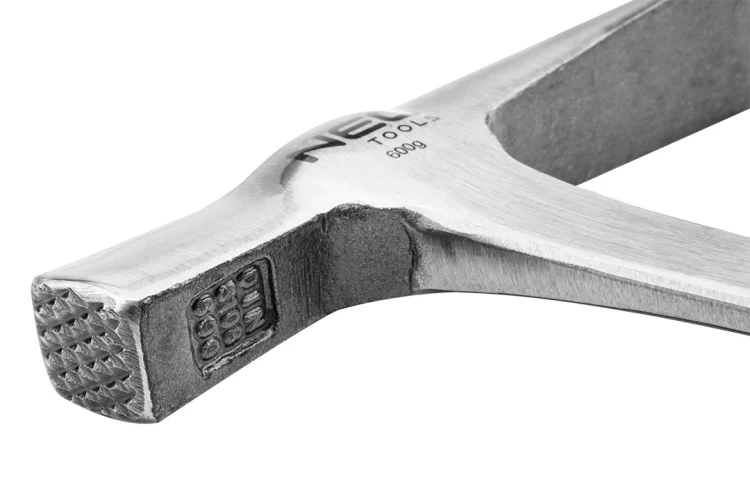 Młotek murarski NEO TOOLS wąski, reński 600 g, monolityczna konstrukcja