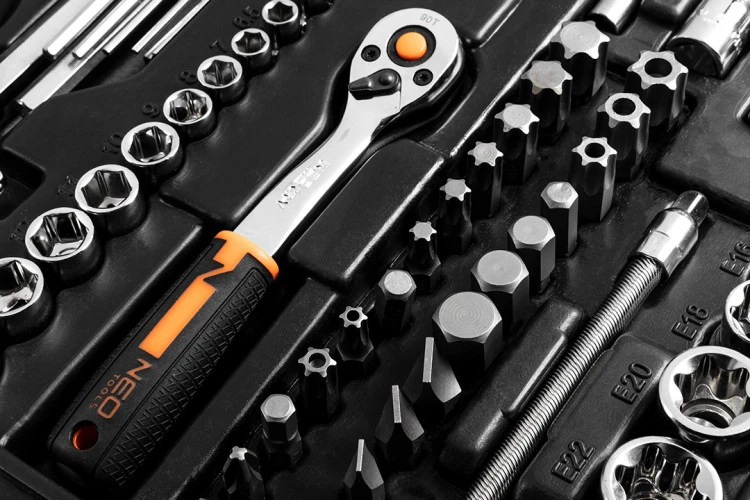 Klucze nasadowe NEO TOOLS zestaw233 szt. CrV 1/2" 3/8" 1/4"