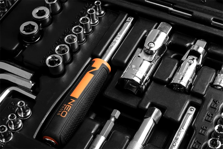 Klucze nasadowe NEO TOOLS zestaw233 szt. CrV 1/2" 3/8" 1/4"