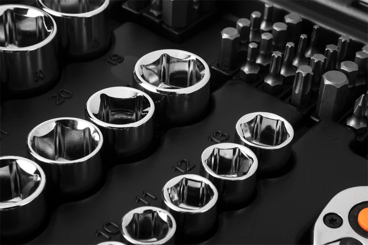 Kucze nasadowe NEO TOOLS zestaw 73 szt. CrV 1/2" 1/4"