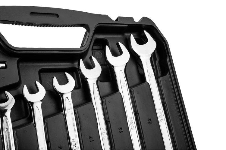 Zestaw kluczy nasadowych NEO TOOLS 1/2" 1/4" 82 szt. CrV