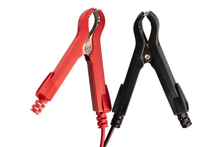 Prostownik automatyczny NEO TOOLS 6A/100W 3-150Ah do akumulatorów kwasowych / AGM / GEL