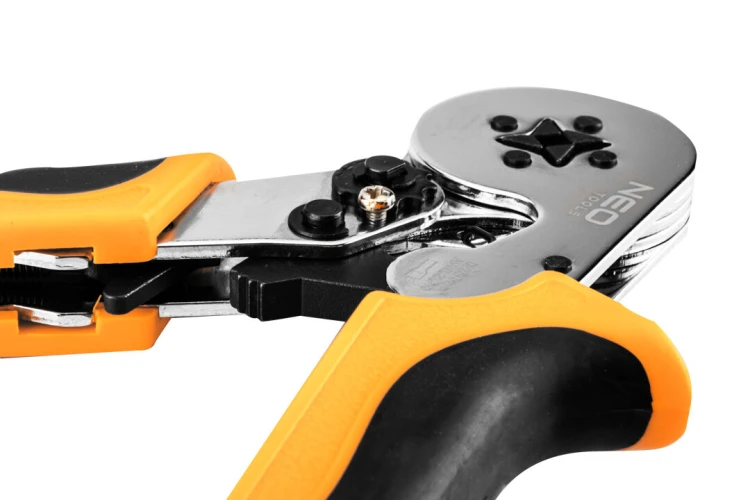 Szczypce do zaciskania końcówek tulejkowych NEO TOOLS 0.25 - 6 mm2