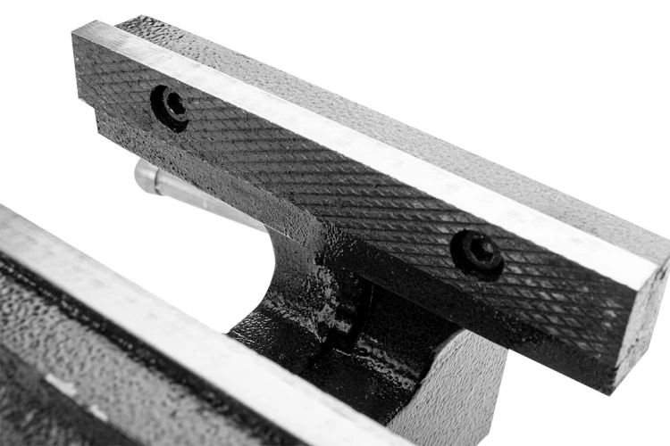 Imadło ślusarskie NEO TOOLS 150 mm 15 kg