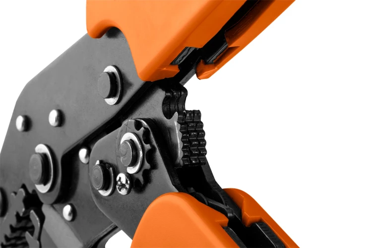 Szczypce do zaciskania końcówek tulejkowych NEO TOOLS 0.25 - 6 mm2