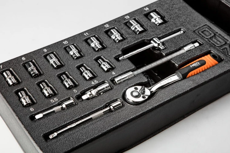 Szafka warsztatowa NEO TOOLS 6 szuflad + zestaw 149 narzędzi
