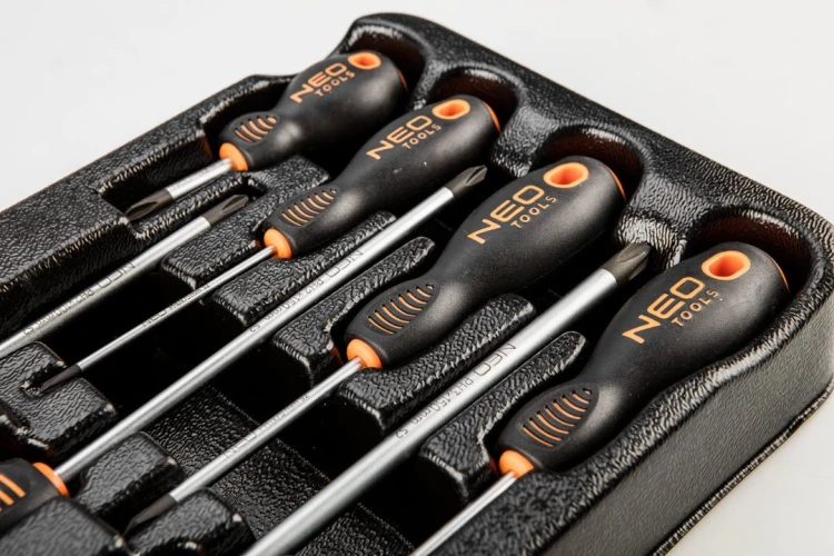 Szafka warsztatowa NEO TOOLS 6 szuflad + zestaw 149 narzędzi