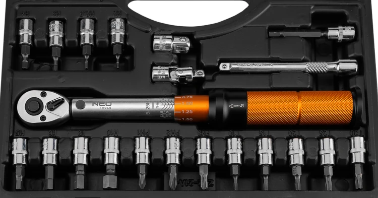 Klucz dynamometryczny NEO TOOLS dwukierunkowy 1/4" 5-25Nm zestaw 21 szt.