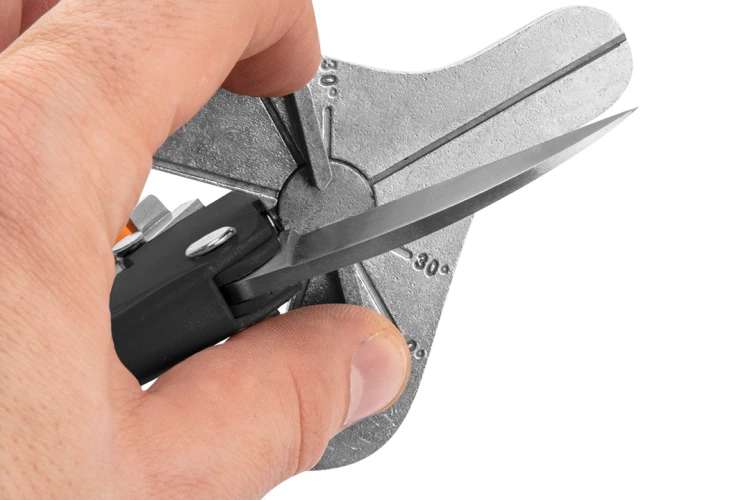 Nożyce do cięć kątowych NEO TOOLS 220mm