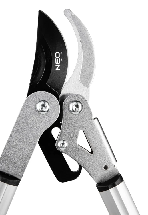 Sekator do gałęzi by-pass 710 mm NEO TOOLS zakres do 45 mm, przekładnia zwiększajaca siłe nacisku o 30%