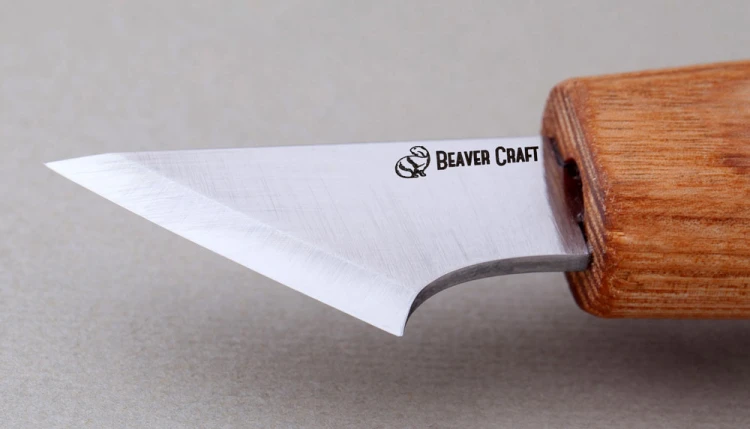 Mały nóż snycerski do rzeźby geometrycznej, ostrze skośne BeaverCraft C11