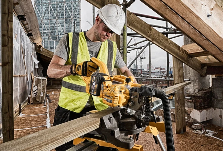 DEWALT pilarka ukosowa akumulatorowa 216mm XR FlexVolt 54V DCS777N-XJ wersja zerowa bez akumulatora i ładowarki