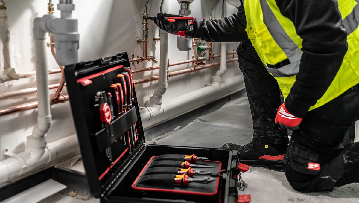 Skrzynia Packout z zestawem narzędzi Milwaukee