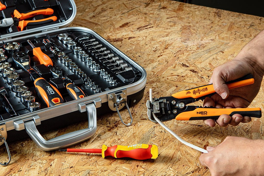 Walizka elektryka, zestaw narzędzi Neo Tools 108 cz 01-310
