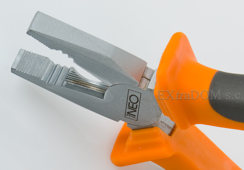 Szczypce uniwersalne NEO 160mm