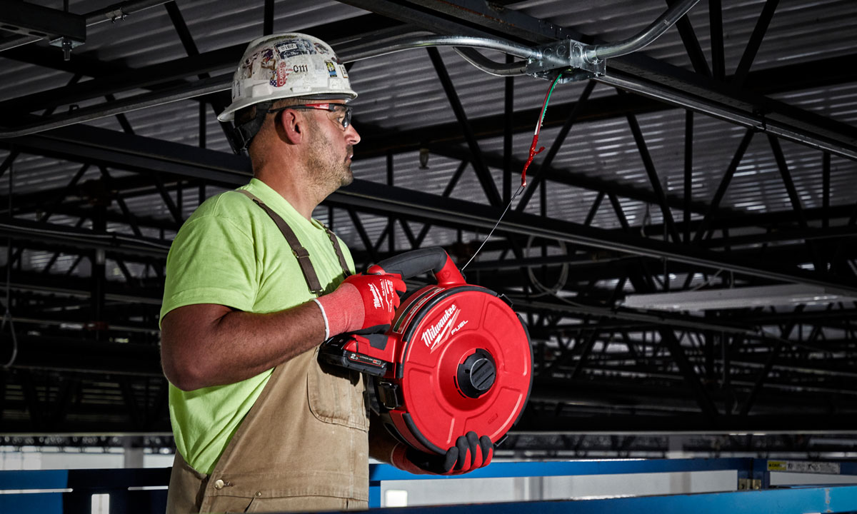 Urządzenie do przeciągania przewodów Milwaukee M18FPFT-202, będen 30m, 2x aku. 2.0Ah, ładowarka, 4933471954